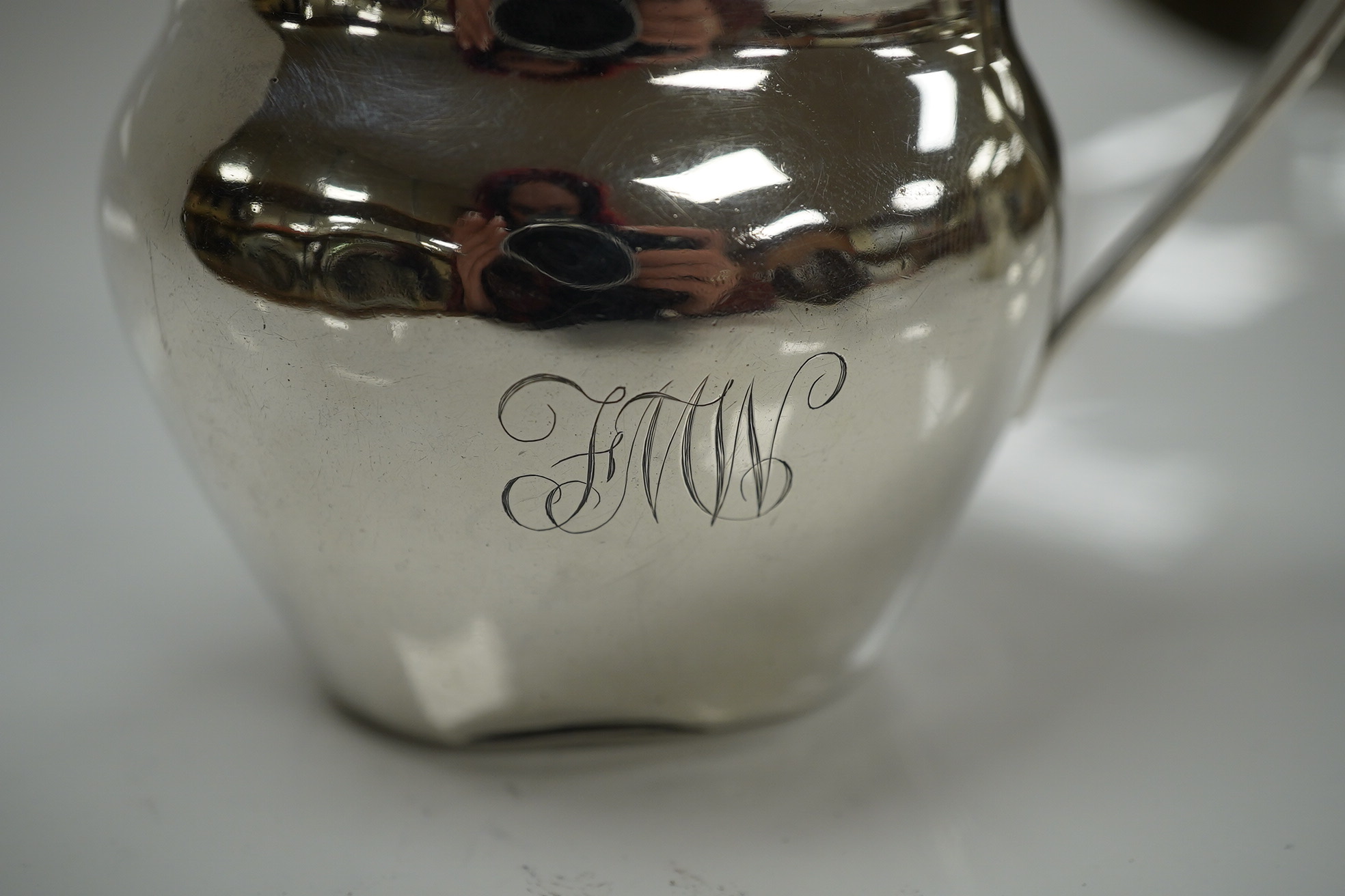 An Edwardian silver cream jug and sugar bowl, Nathan & Hayes, Chester, 1906?, 6.4oz. Condition - poor to fair